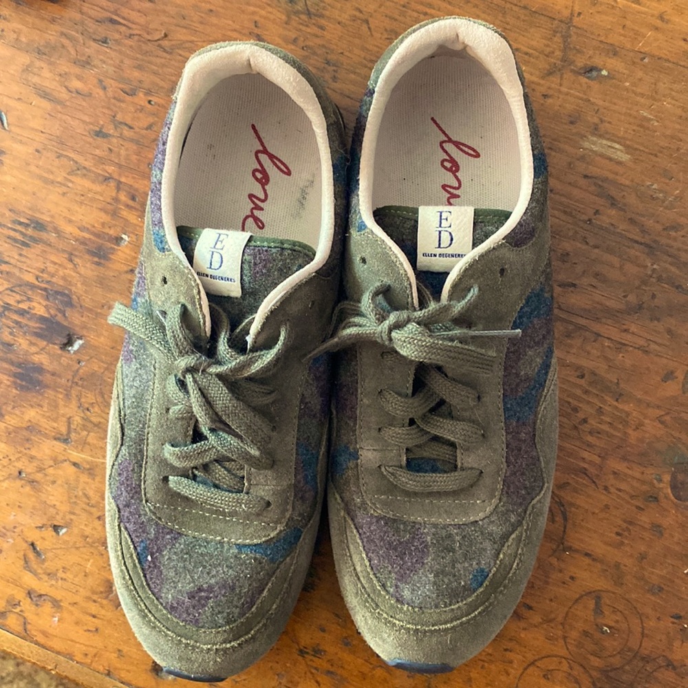 Ellen Degeneres Brand Super Cute Camo Fabric and Olive Suede Fashion sneakers
